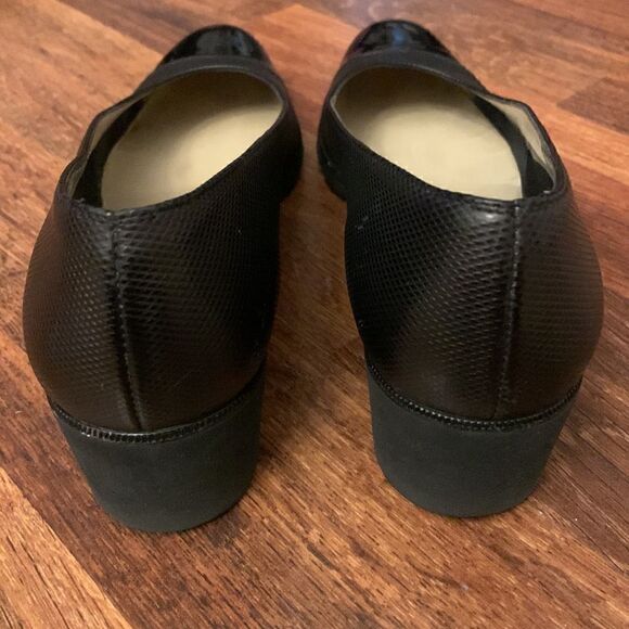 Salvatore Ferragamo size 8.5  - Picture 4 of 9